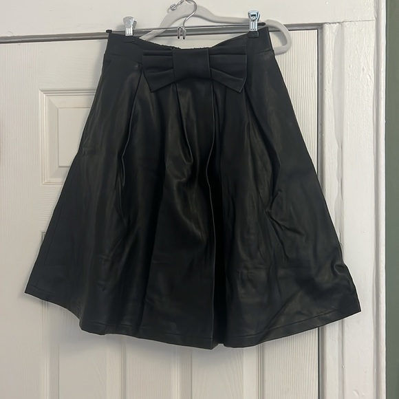 Frnch skirt with bow waist detail. - Picture 3 of 3